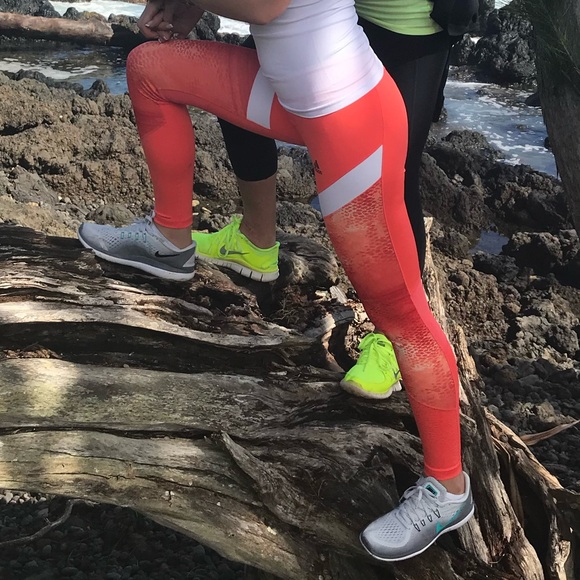 Pink snakeskin adidas leggings - Picture 5 of 6